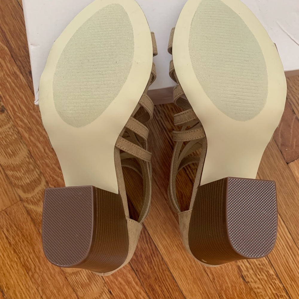 JustFab tan heeled sandals size 8.5 - Picture 2 of 5